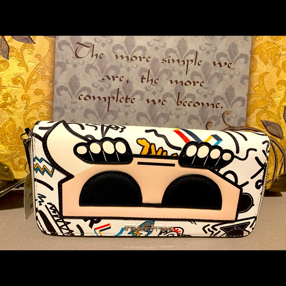 Very elegant wallet very cool design